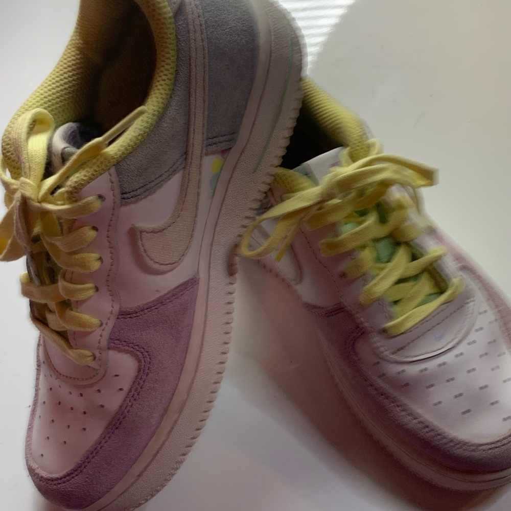 Nike Air Force 1 LV8 Sneakers Size 2